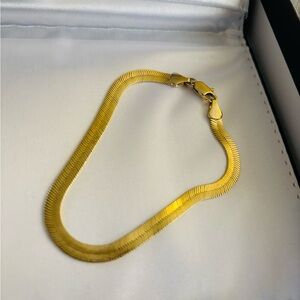 Gold-Tone Herringbone Chain Bracelet – Sleek & Elegant